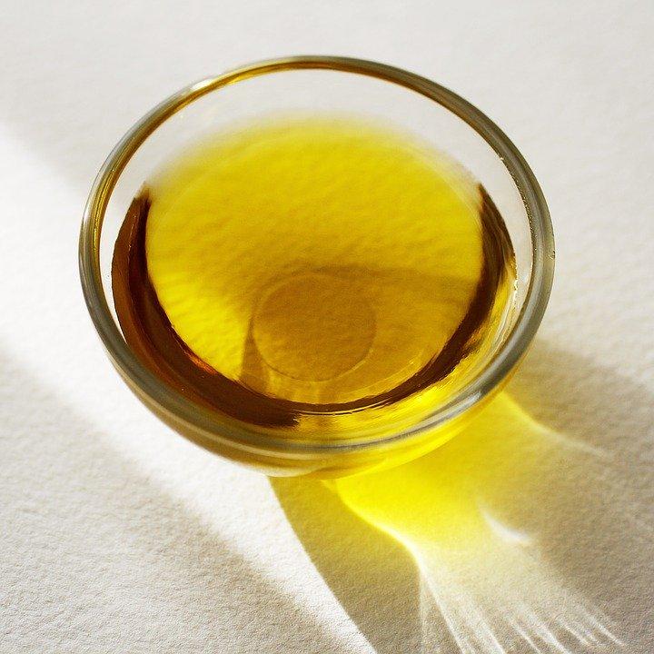 Oil pulling: what is it? Is it beneficial for your health?