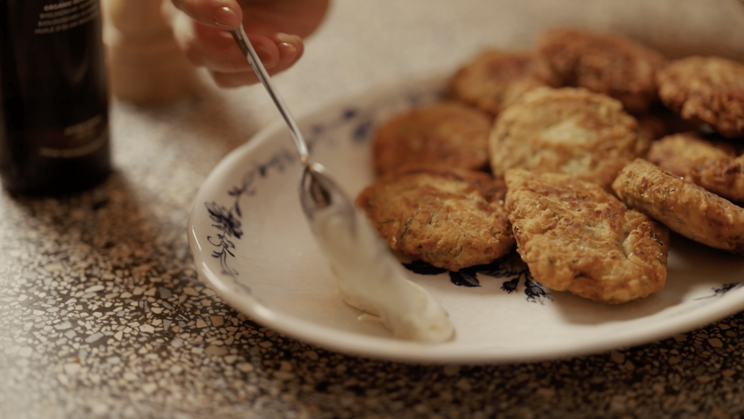 Griekse mezze: Griekse kolokithokeftedes (courgetteballetjes) gaan er altijd in!