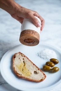 Met deze 'oil on-roller' verspreid je olijfolie gemakkelijk op je brood 4