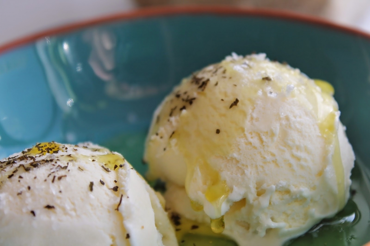 Zin in een toetje? Vanille-ijs met olijfolie en zeezout!