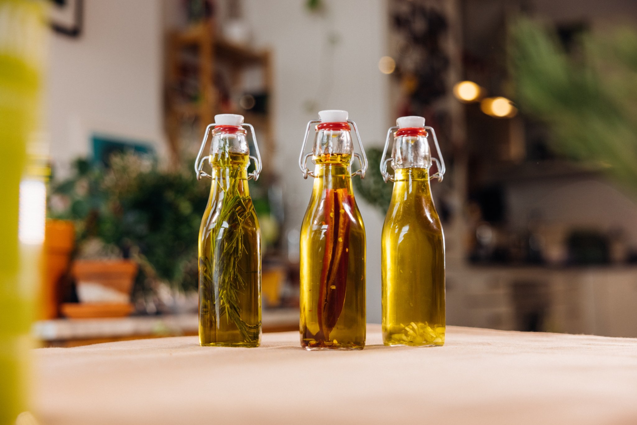 3 infused olijfoliën met een heerlijke toevoeging: chili, knoflook en rozemarijn
